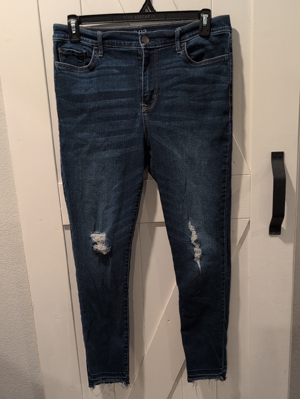 a.n.a High Rise Jegging Jeans Women’s Size 14 Distressed Stretch Denim